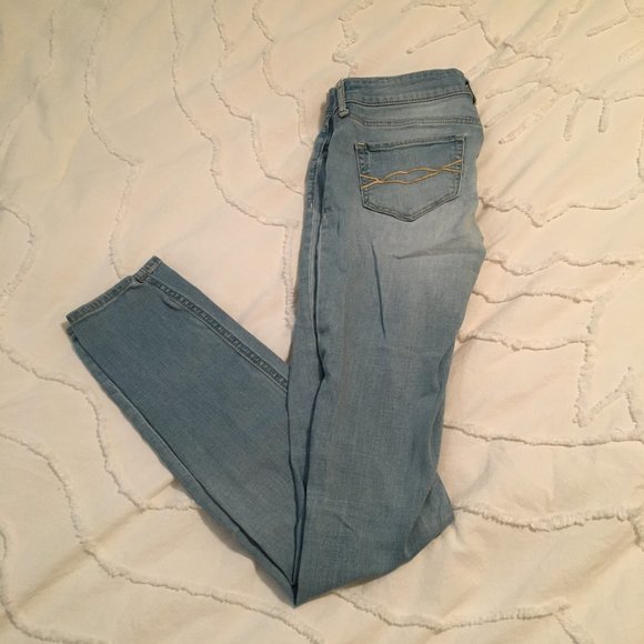 light wash skinny jeans - Picture 3 of 5